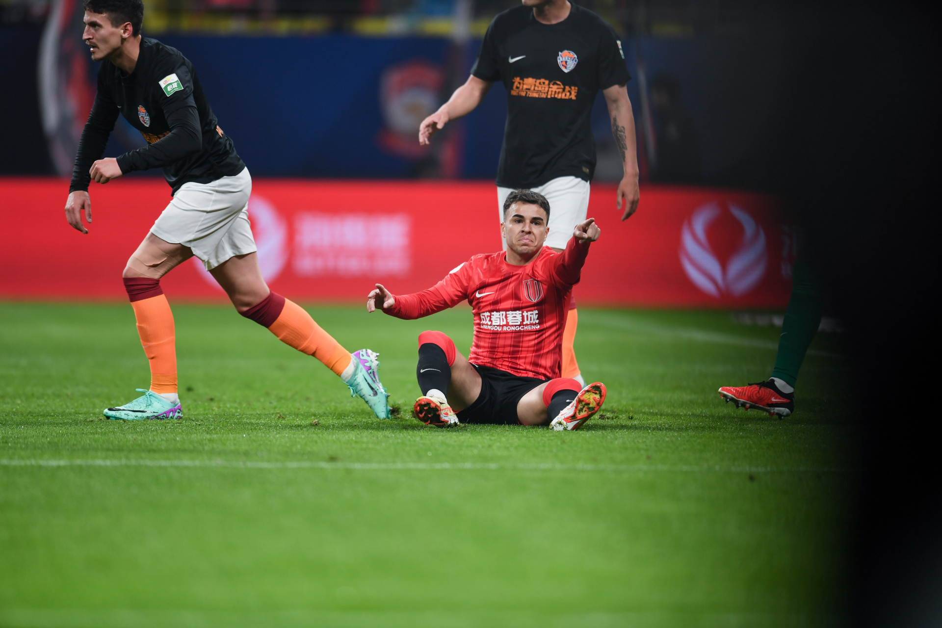 中超倒计时，皇家马德里今晨官宣签约，细节引发关注，赛场秩序良好，临场指挥获称赞的简单介绍